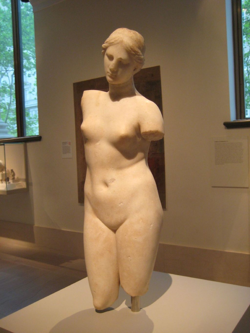 1024px-Greek_Marble_Statue_of_Aphrodite_Anadyomene_(Hair-Binding).jpg