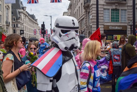 protester-wears-star-wars-stormtrooper-costume-trans-440nw-14003142c.jpg